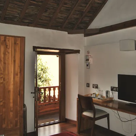 Hotel Rural El Mondalon