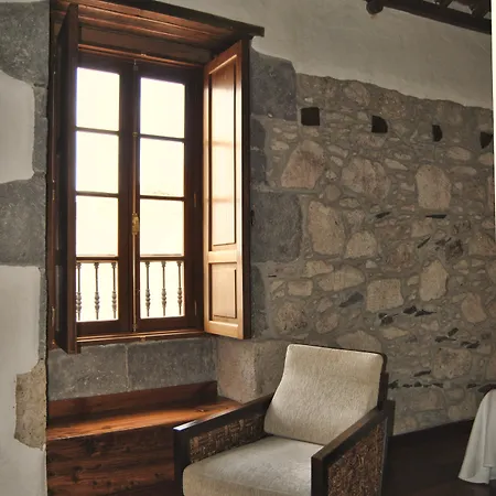 Hotel Rural El Mondalon 4*