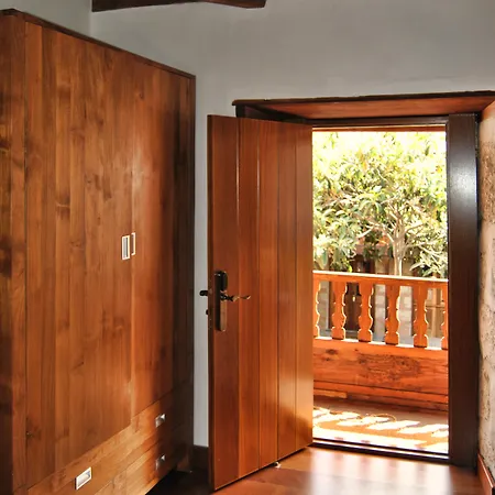 Hotel Rural El Mondalon 4*