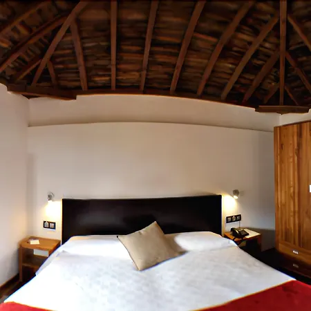 Hotel Rural El Mondalon 4*