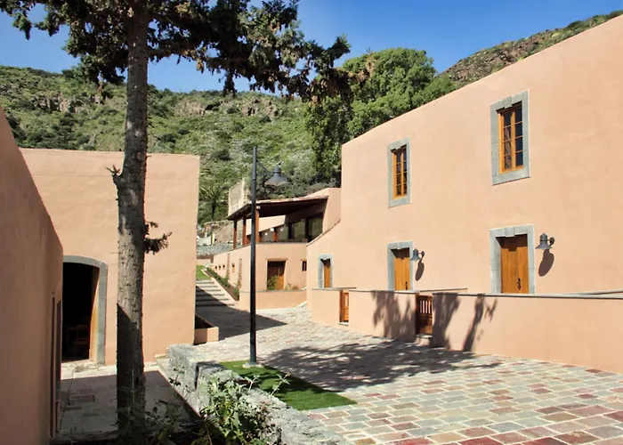 Hotel Rural El Mondalon 4*